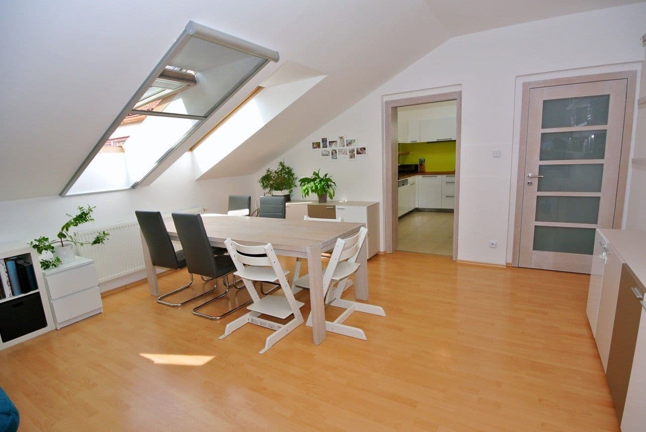 Pronájem bytu 3+1 106 m², Mladých Běchovic, Praha, Praha Pronájem bytu 3+1 106 m², Mladých Běchovic, Praha, Praha