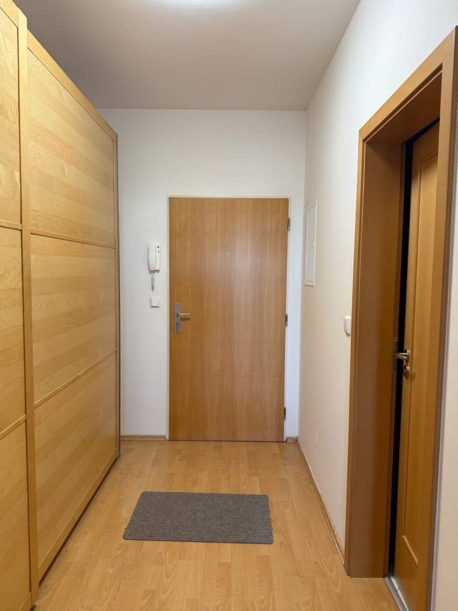 Pronájem bytu 1+kk 41 m², Pod Kapličkou, Praha, Praha Pronájem bytu 1+kk 41 m², Pod Kapličkou, Praha, Praha