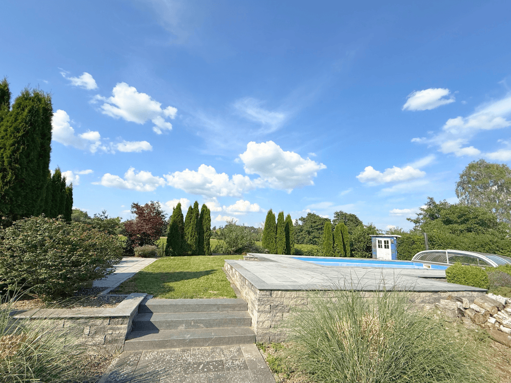 Prodej domu 400 m², pozemek 1.684 m², Bienenbüttel, Dolní Sasko Prodej domu 400 m², pozemek 1.684 m², Bienenbüttel, Dolní Sasko