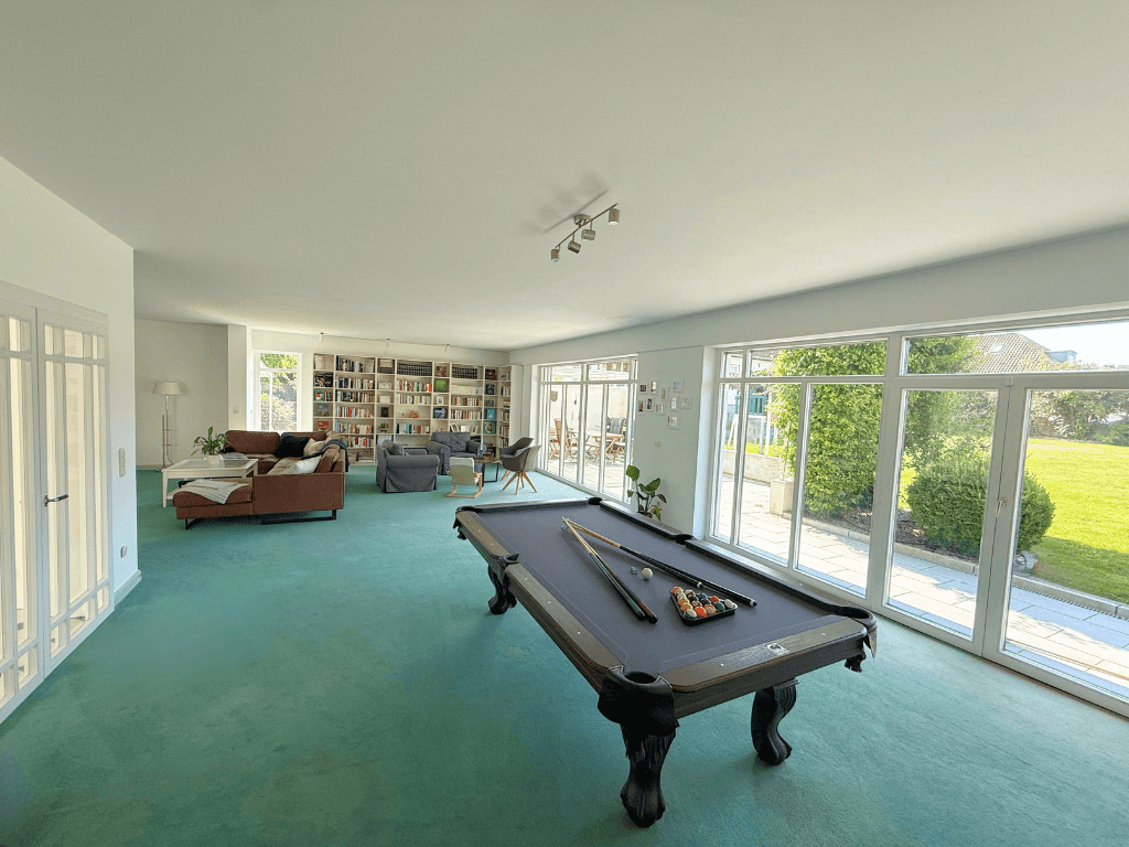 Prodej domu 400 m², pozemek 1.684 m², Bienenbüttel, Dolní Sasko Prodej domu 400 m², pozemek 1.684 m², Bienenbüttel, Dolní Sasko