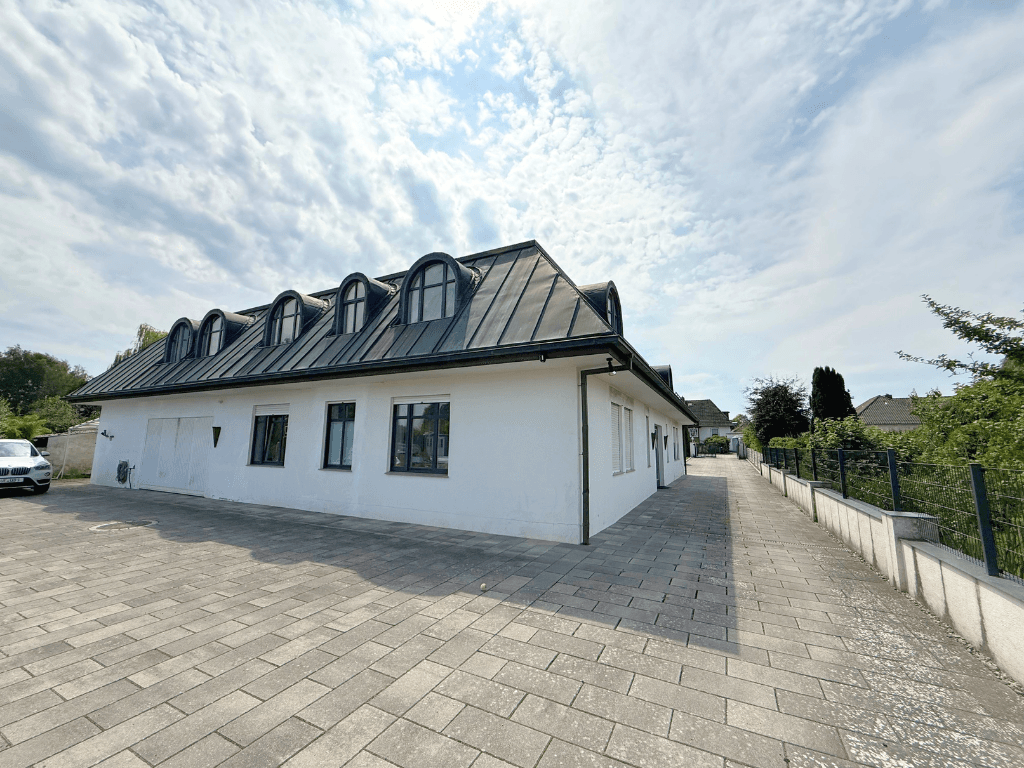 Prodej domu 400 m², pozemek 1.684 m², Bienenbüttel, Dolní Sasko Prodej domu 400 m², pozemek 1.684 m², Bienenbüttel, Dolní Sasko