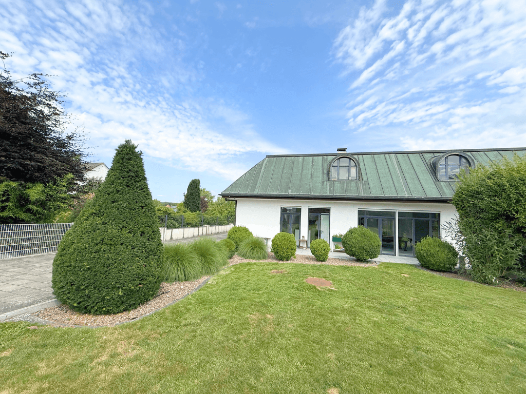 Prodej domu 400 m², pozemek 1.684 m², Bienenbüttel, Dolní Sasko Prodej domu 400 m², pozemek 1.684 m², Bienenbüttel, Dolní Sasko