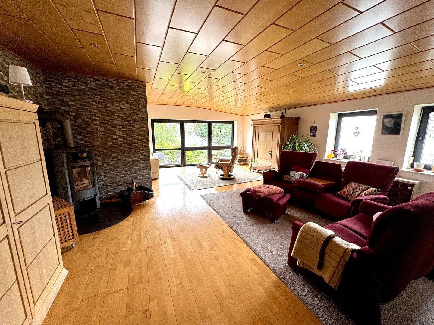 Prodej domu 280 m², pozemek 2.700 m², Kirtorf, Hessen Prodej domu 280 m², pozemek 2.700 m², Kirtorf, Hessen