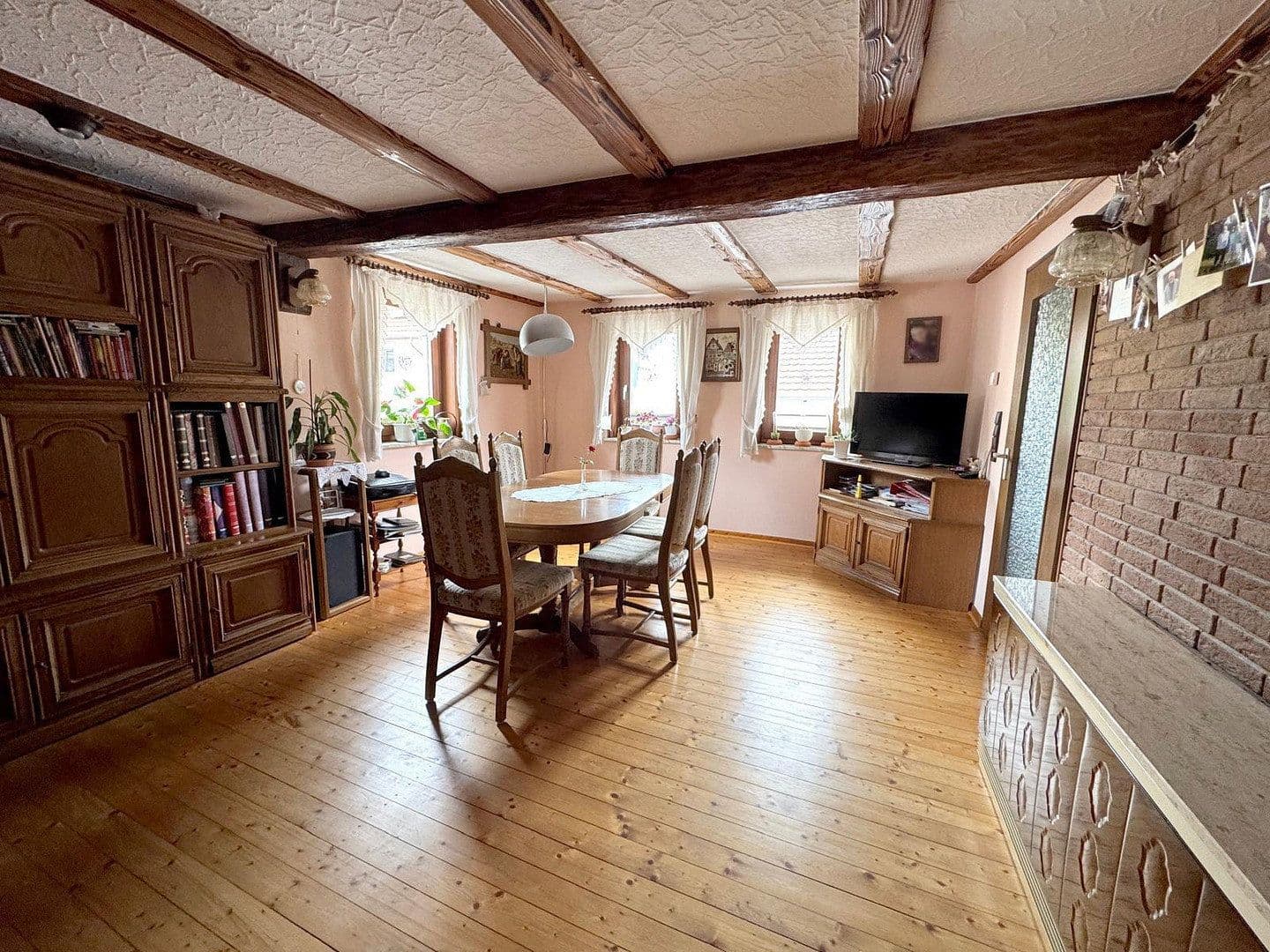 Prodej domu 280 m², pozemek 2.700 m², Kirtorf, Hessen Prodej domu 280 m², pozemek 2.700 m², Kirtorf, Hessen