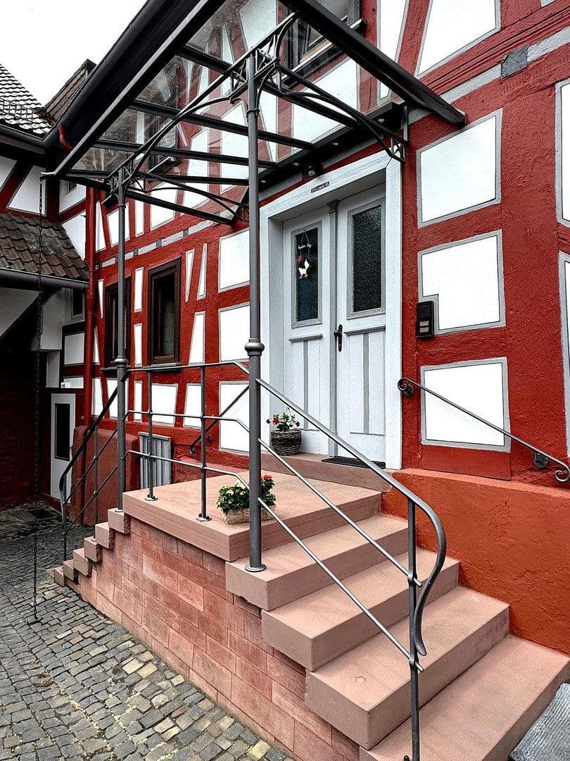 Prodej domu 280 m², pozemek 2.700 m², Kirtorf, Hessen Prodej domu 280 m², pozemek 2.700 m², Kirtorf, Hessen