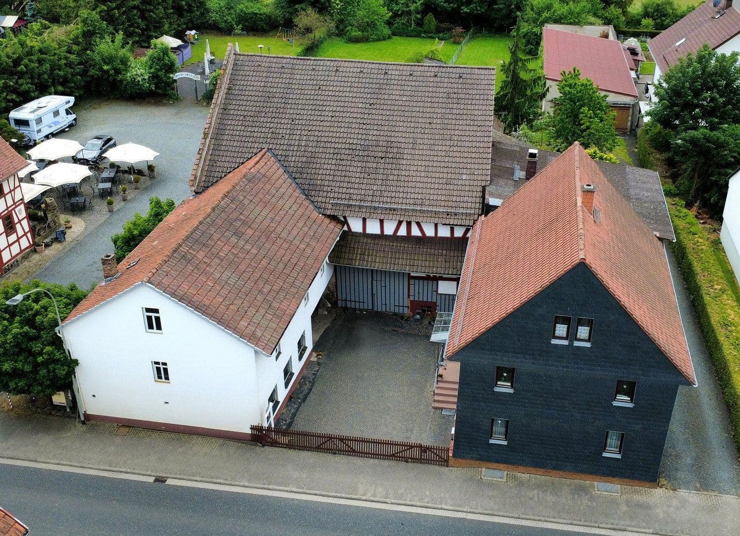 Prodej domu 280 m², pozemek 2.700 m², Kirtorf, Hessen Prodej domu 280 m², pozemek 2.700 m², Kirtorf, Hessen