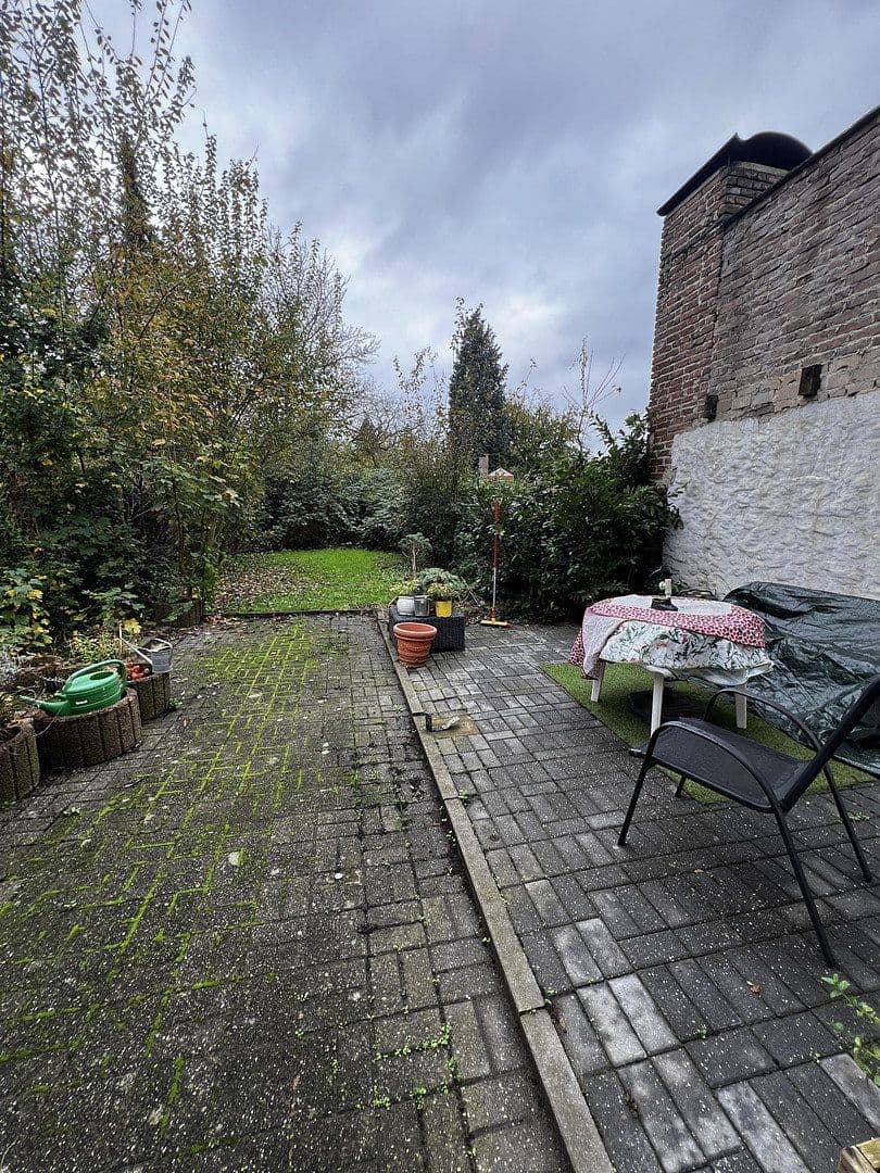 Prodej domu 200 m², pozemek 404 m², Kölner Straße 22, Mönchengladbach, Severní Porýní-Vestfálsko Prodej domu 200 m², pozemek 404 m², Kölner Straße 22, Mönchengladbach, Severní Porýní-Vestfálsko