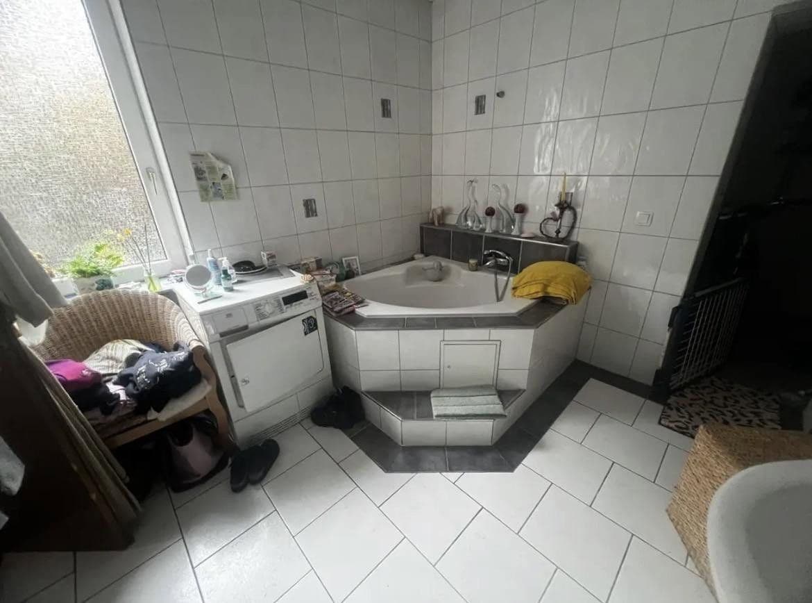 Prodej domu 200 m², pozemek 404 m², Kölner Straße 22, Mönchengladbach, Severní Porýní-Vestfálsko Prodej domu 200 m², pozemek 404 m², Kölner Straße 22, Mönchengladbach, Severní Porýní-Vestfálsko