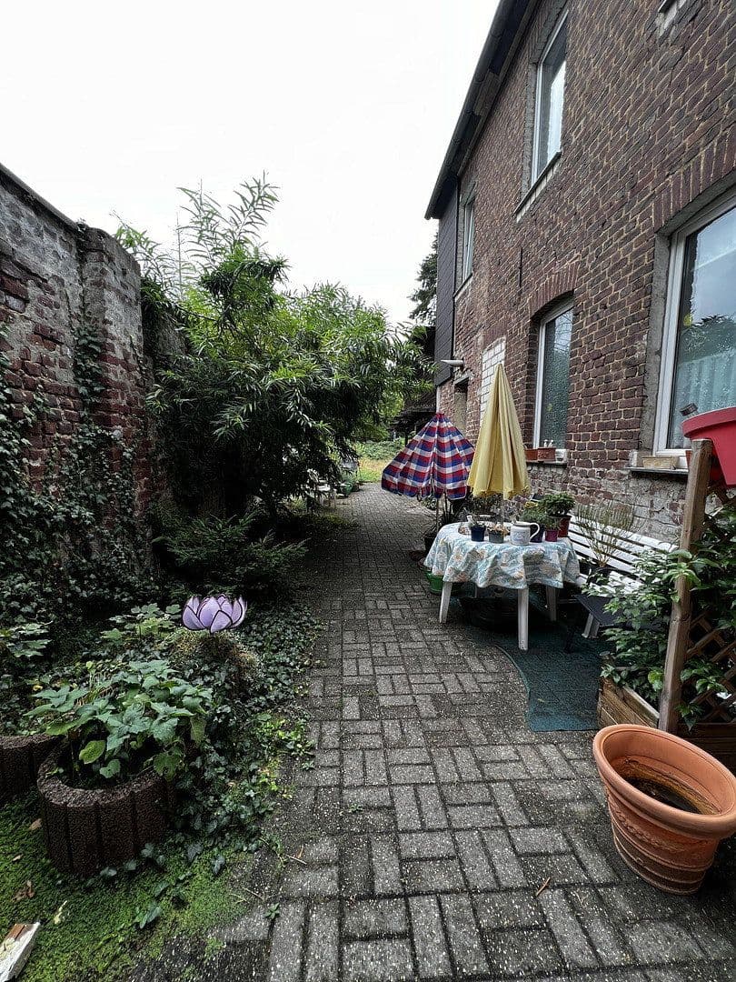 Prodej domu 200 m², pozemek 404 m², Kölner Straße 22, Mönchengladbach, Severní Porýní-Vestfálsko Prodej domu 200 m², pozemek 404 m², Kölner Straße 22, Mönchengladbach, Severní Porýní-Vestfálsko
