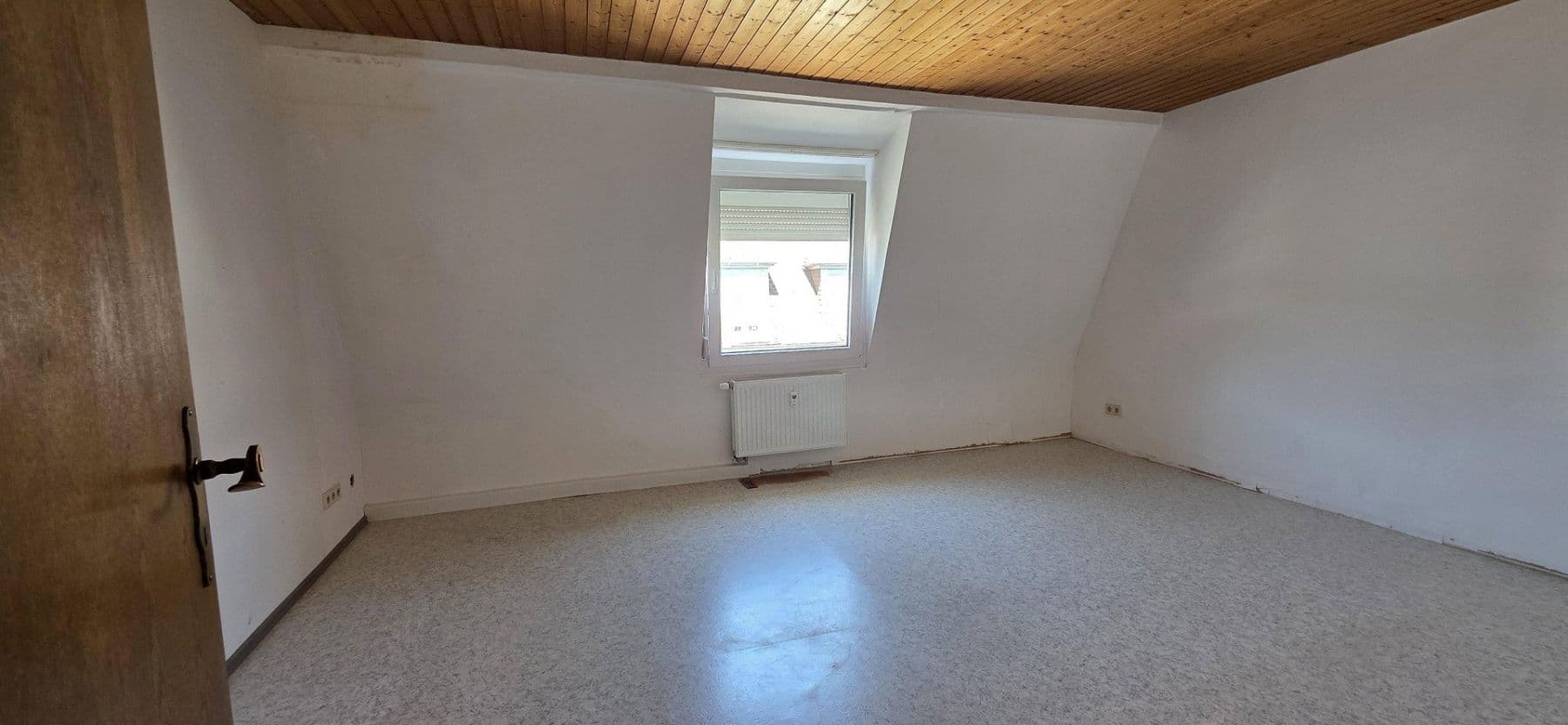Pronájem bytu 4+1 110 m², Biberstr. 11, Pforzheim, Bádensko-Württembersko Pronájem bytu 4+1 110 m², Biberstr. 11, Pforzheim, Bádensko-Württembersko