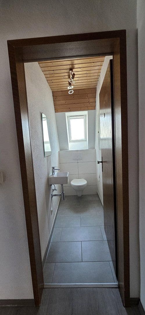 Pronájem bytu 4+1 110 m², Biberstr. 11, Pforzheim, Bádensko-Württembersko Pronájem bytu 4+1 110 m², Biberstr. 11, Pforzheim, Bádensko-Württembersko