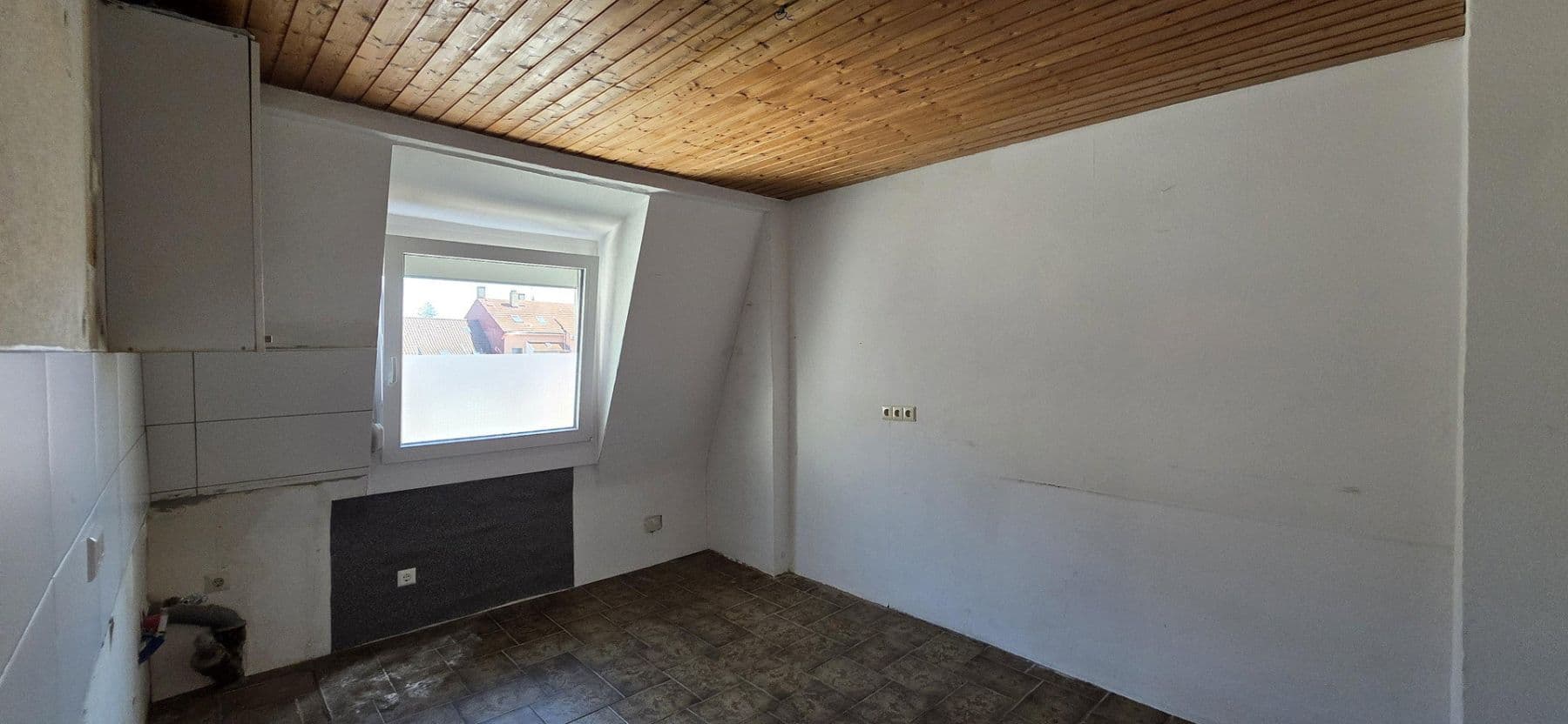 Pronájem bytu 4+1 110 m², Biberstr. 11, Pforzheim, Bádensko-Württembersko Pronájem bytu 4+1 110 m², Biberstr. 11, Pforzheim, Bádensko-Württembersko