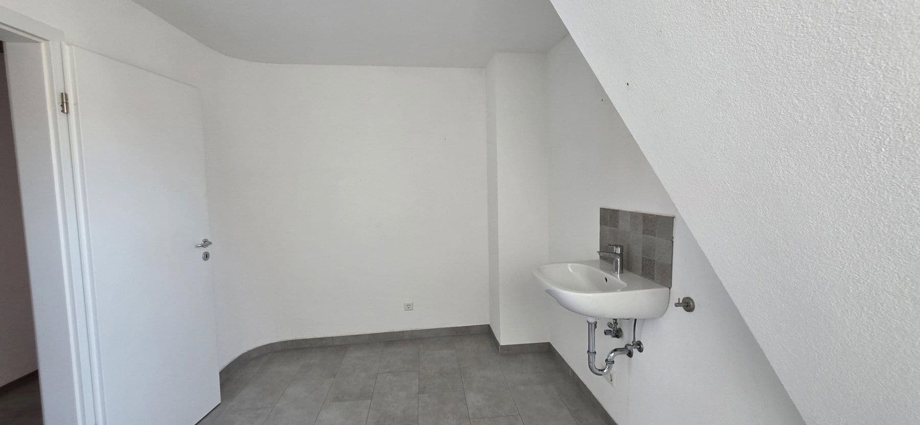 Pronájem bytu 4+1 110 m², Biberstr. 11, Pforzheim, Bádensko-Württembersko Pronájem bytu 4+1 110 m², Biberstr. 11, Pforzheim, Bádensko-Württembersko