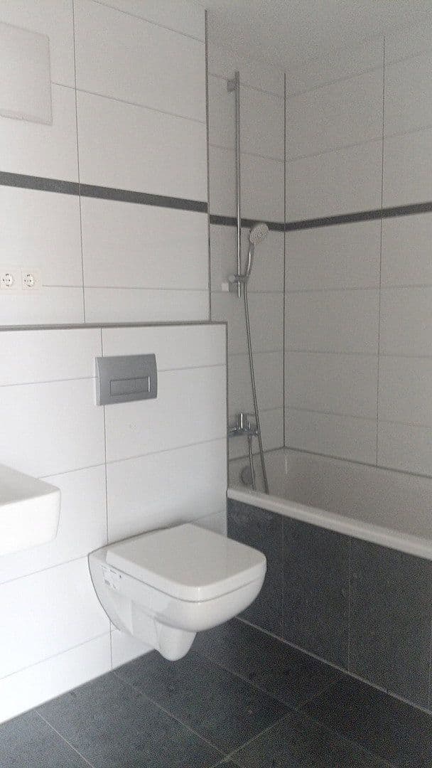 Pronájem bytu 3+kk 73 m², Lantzalle 1, Düsseldorf, Severní Porýní-Vestfálsko Pronájem bytu 3+kk 73 m², Lantzalle 1, Düsseldorf, Severní Porýní-Vestfálsko