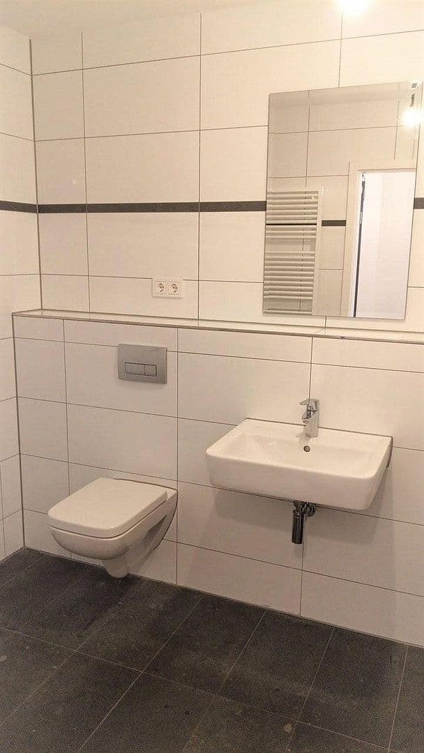 Pronájem bytu 3+kk 73 m², Lantzalle 1, Düsseldorf, Severní Porýní-Vestfálsko Pronájem bytu 3+kk 73 m², Lantzalle 1, Düsseldorf, Severní Porýní-Vestfálsko