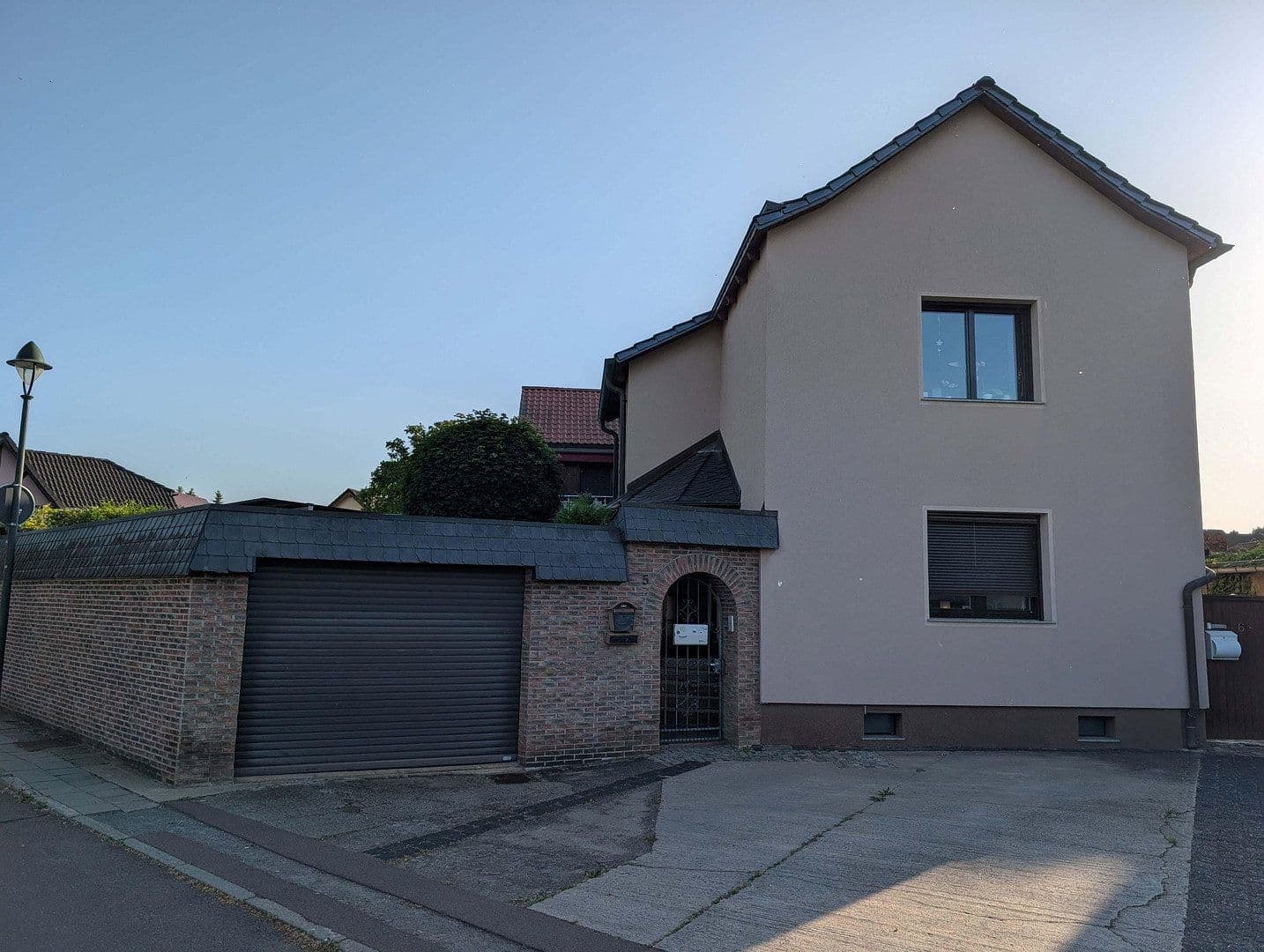 Prodej domu 240 m², pozemek 800 m², Schkopau, Sasko-Anhaltsko Prodej domu 240 m², pozemek 800 m², Schkopau, Sasko-Anhaltsko