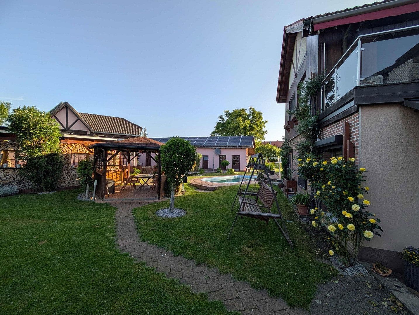 Prodej domu 240 m², pozemek 800 m², Schkopau, Sasko-Anhaltsko Prodej domu 240 m², pozemek 800 m², Schkopau, Sasko-Anhaltsko