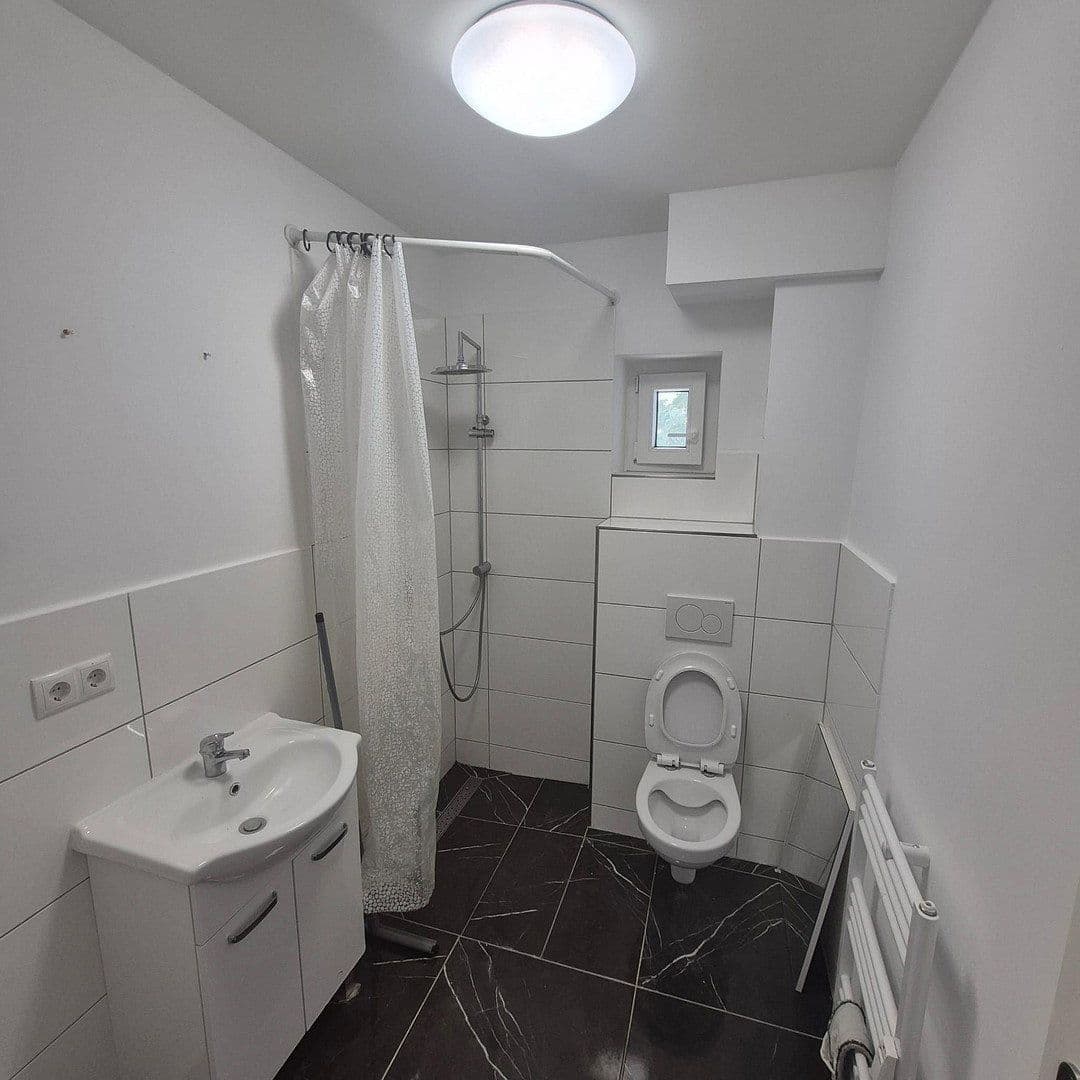 Pronájem bytu 1+kk 38 m², Pforzheim, Bádensko-Württembersko Pronájem bytu 1+kk 38 m², Pforzheim, Bádensko-Württembersko