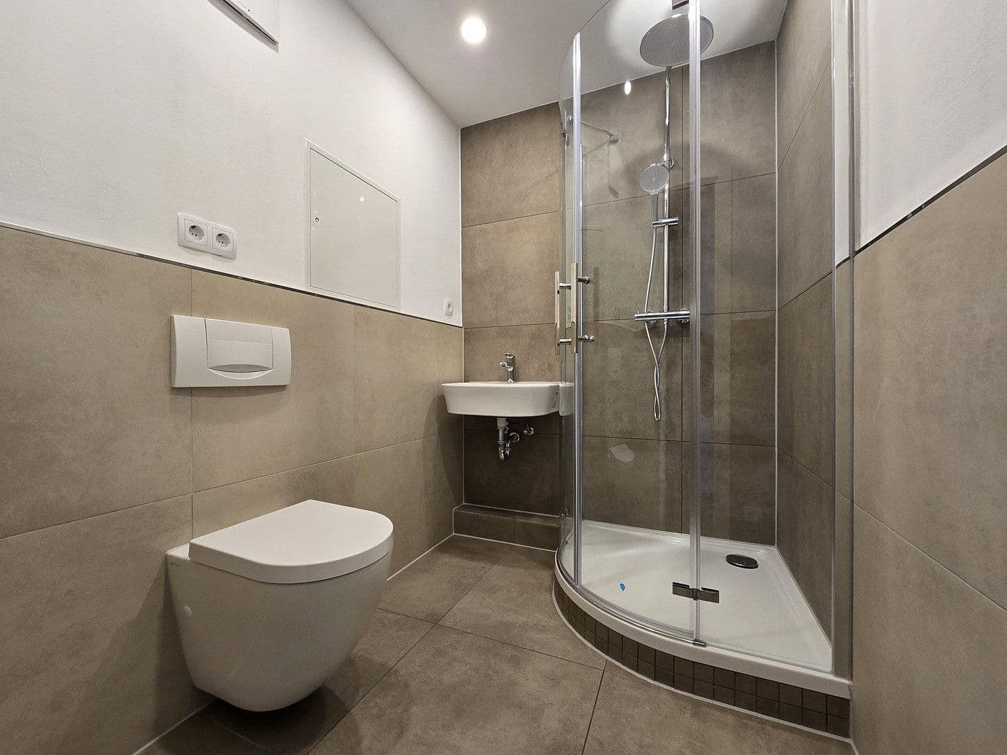 Pronájem bytu 3+1 69 m², Faleska Meinig Str. 12, Chemnitz, Sasko Pronájem bytu 3+1 69 m², Faleska Meinig Str. 12, Chemnitz, Sasko