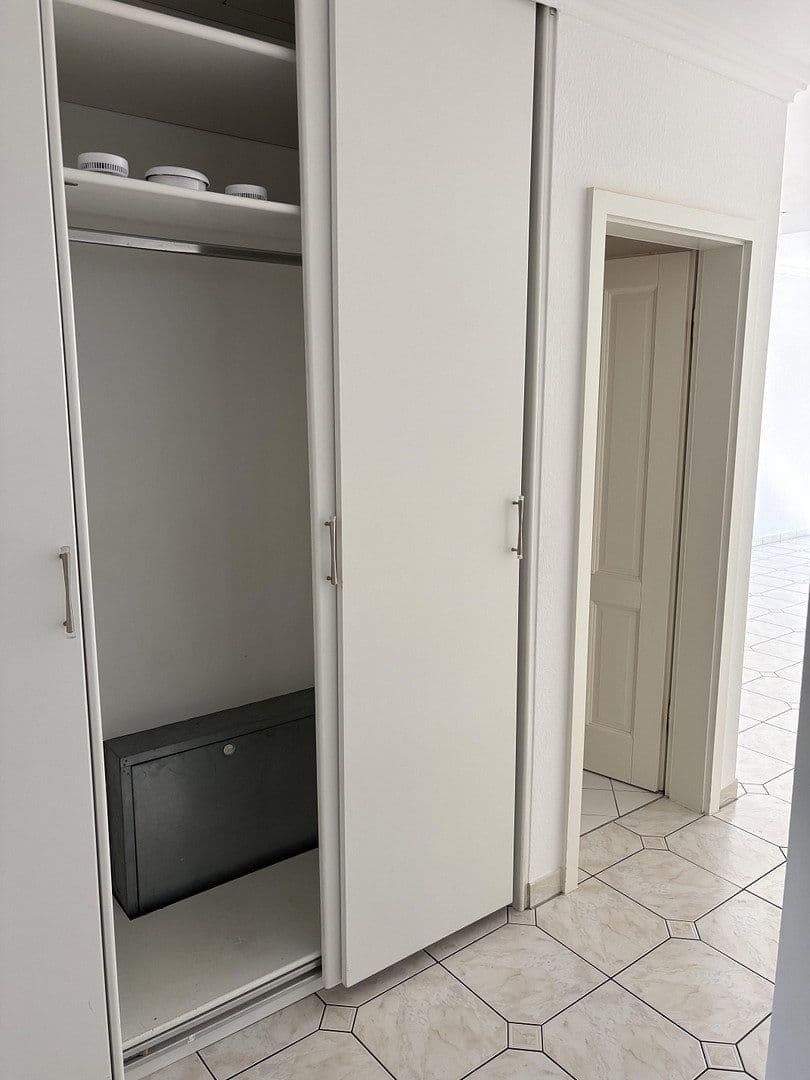 Pronájem bytu 3+1 110 m², Frankfurt am Main, Hessen Pronájem bytu 3+1 110 m², Frankfurt am Main, Hessen