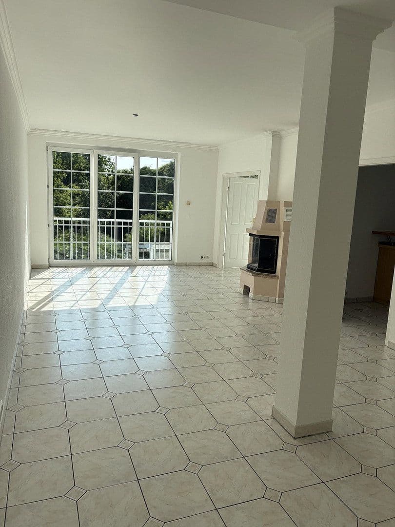 Pronájem bytu 3+1 110 m², Frankfurt am Main, Hessen Pronájem bytu 3+1 110 m², Frankfurt am Main, Hessen