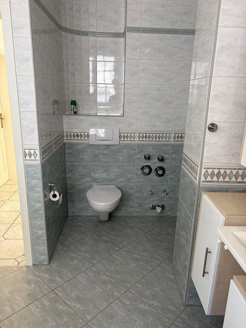 Pronájem bytu 3+1 110 m², Frankfurt am Main, Hessen Pronájem bytu 3+1 110 m², Frankfurt am Main, Hessen