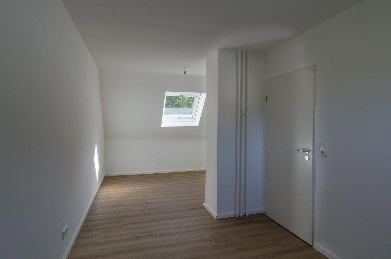 Pronájem domu 200 m², pozemek 340 m², Buchwaldstr. 1, Dreieich, Hessen Pronájem domu 200 m², pozemek 340 m², Buchwaldstr. 1, Dreieich, Hessen