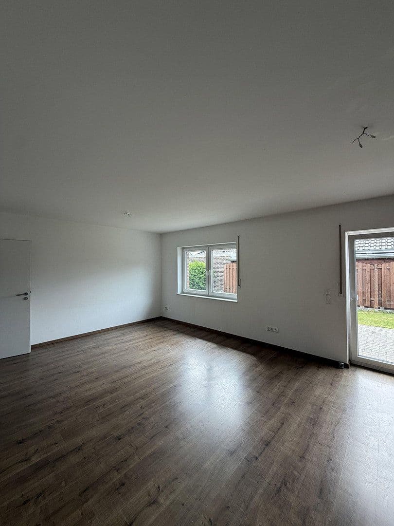 Pronájem domu 83 m², pozemek 298 m², Weener, Dolní Sasko Pronájem domu 83 m², pozemek 298 m², Weener, Dolní Sasko