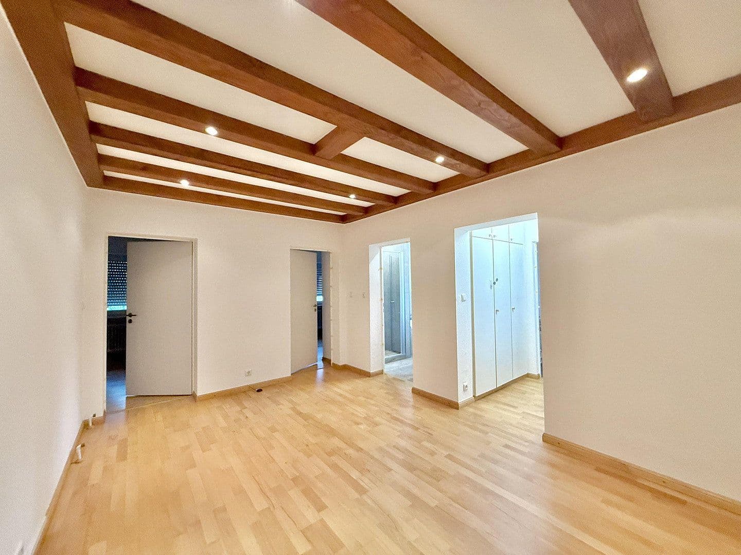 Pronájem bytu 3+1 102 m², Wiesbaden, Hessen Pronájem bytu 3+1 102 m², Wiesbaden, Hessen