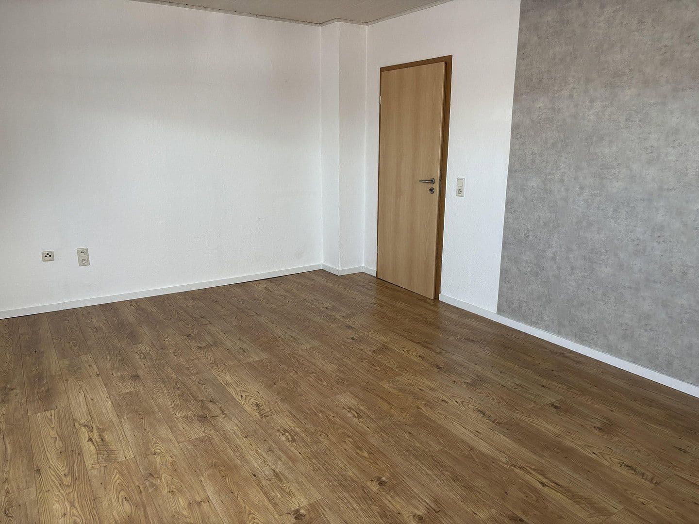 Pronájem bytu 3+1 90 m², Peine, Dolní Sasko Pronájem bytu 3+1 90 m², Peine, Dolní Sasko
