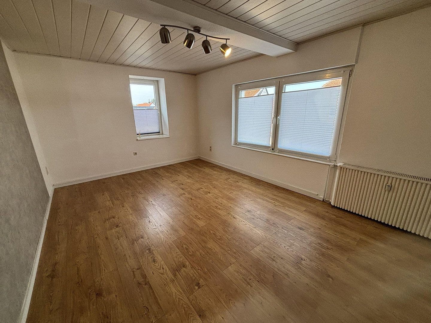Pronájem bytu 3+1 90 m², Peine, Dolní Sasko Pronájem bytu 3+1 90 m², Peine, Dolní Sasko