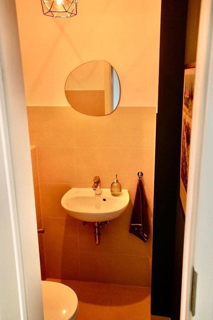 Pronájem bytu 4+1 14 m², Gumbertstr 97, Düsseldorf, Severní Porýní-Vestfálsko Pronájem bytu 4+1 14 m², Gumbertstr 97, Düsseldorf, Severní Porýní-Vestfálsko