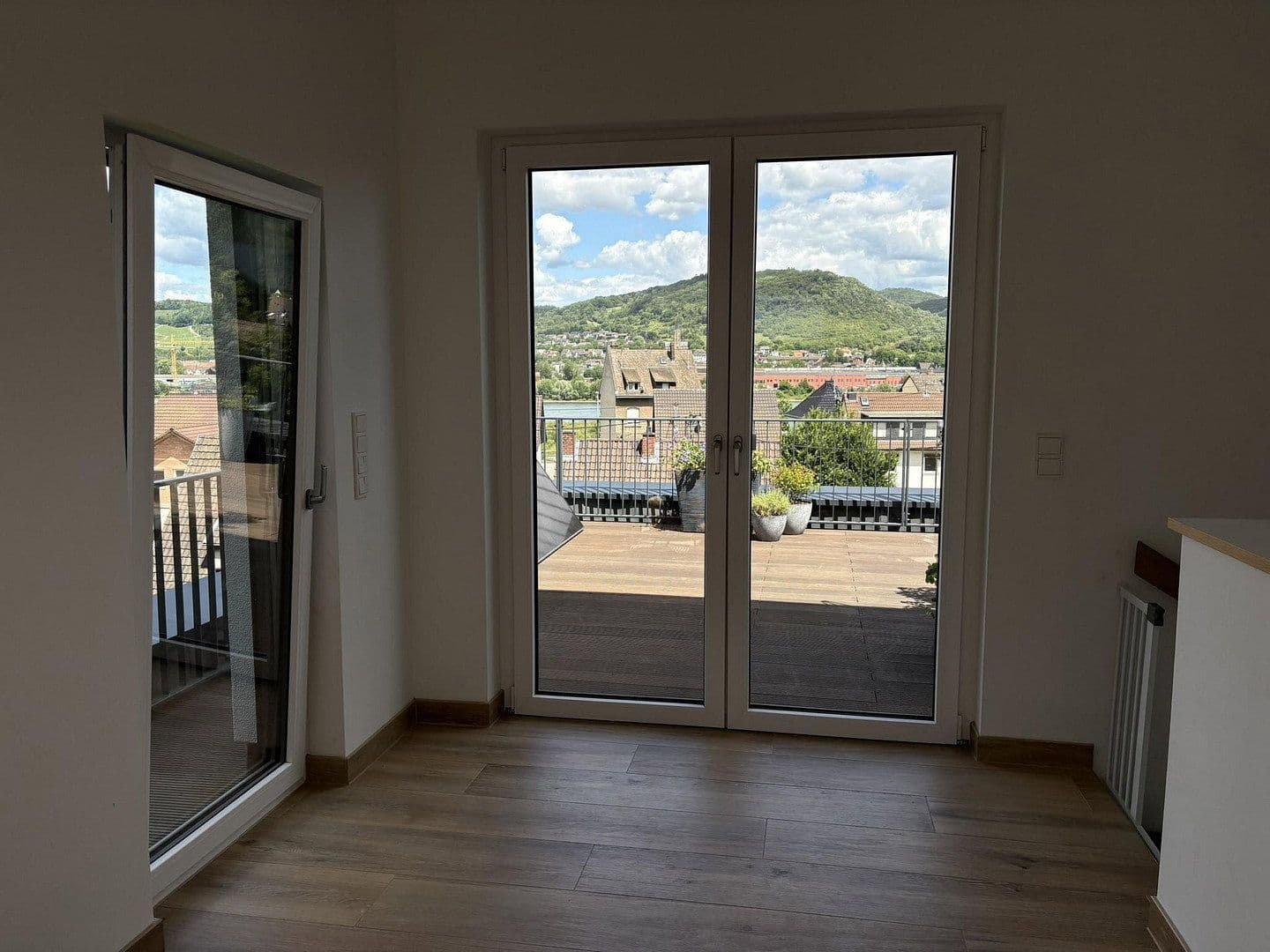 Prodej domu 197 m², pozemek 241 m², Brohl-Lützing, Porýní-Falc Prodej domu 197 m², pozemek 241 m², Brohl-Lützing, Porýní-Falc