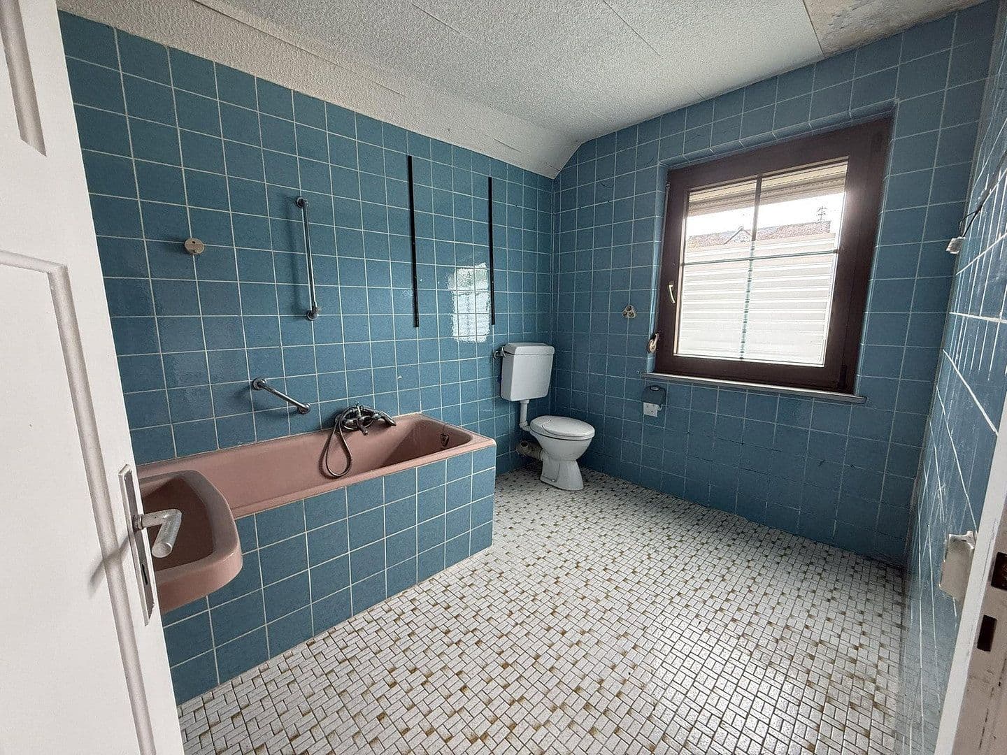 Prodej domu 95 m², pozemek 1.024 m², Morbach, Porýní-Falc Prodej domu 95 m², pozemek 1.024 m², Morbach, Porýní-Falc