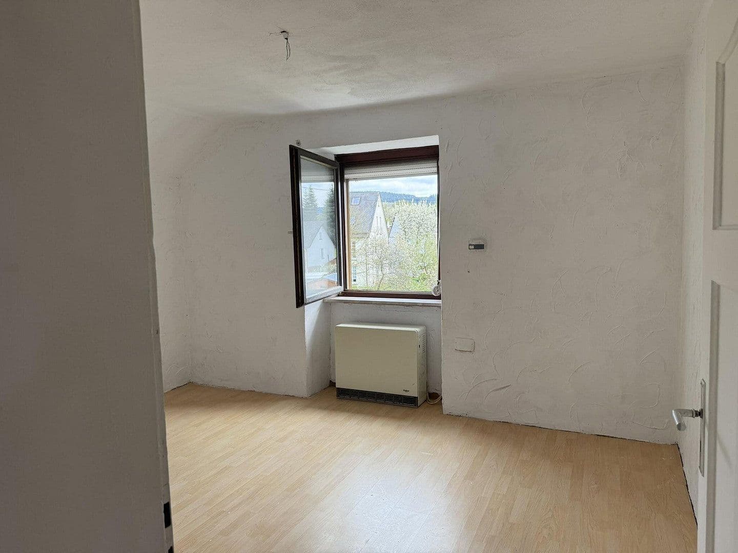 Prodej domu 95 m², pozemek 1.024 m², Morbach, Porýní-Falc Prodej domu 95 m², pozemek 1.024 m², Morbach, Porýní-Falc