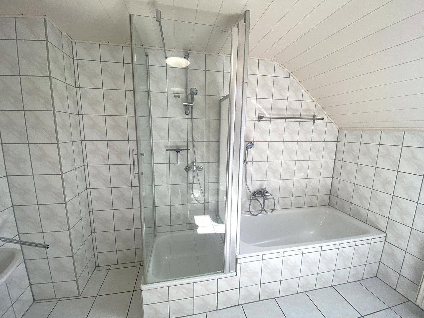 Pronájem domu 170 m², pozemek 265 m², Neidenstein, Bádensko-Württembersko Pronájem domu 170 m², pozemek 265 m², Neidenstein, Bádensko-Württembersko