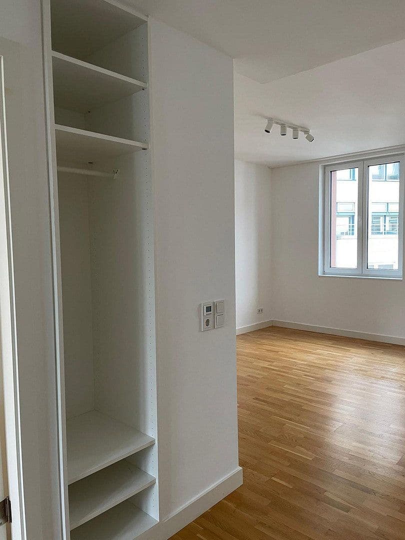 Pronájem bytu 2+1 52 m², Frankfurt, Hessen Pronájem bytu 2+1 52 m², Frankfurt, Hessen
