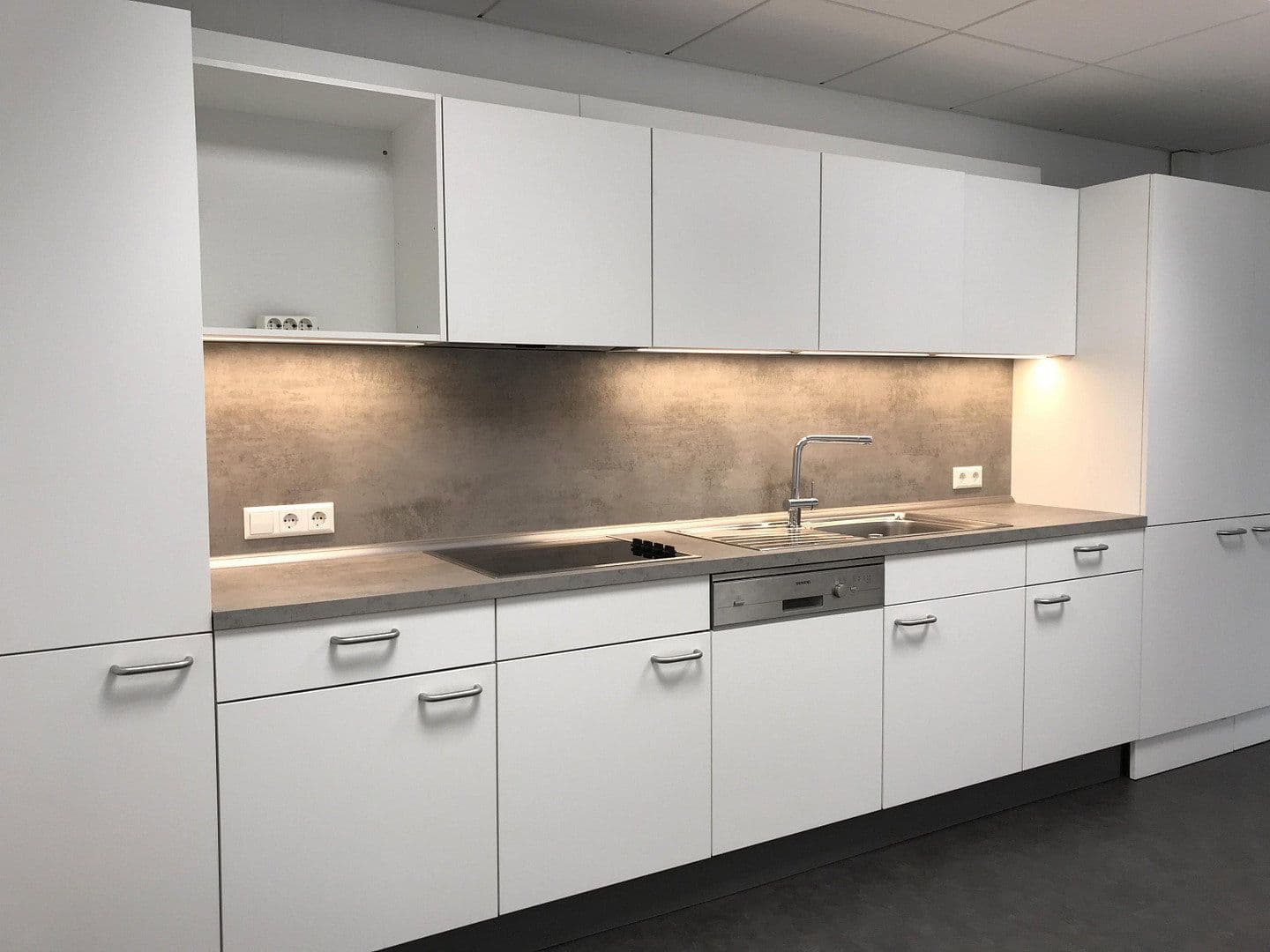 Pronájem kanceláře 472 m², Sindelfingen, Bádensko-Württembersko Pronájem kanceláře 472 m², Sindelfingen, Bádensko-Württembersko