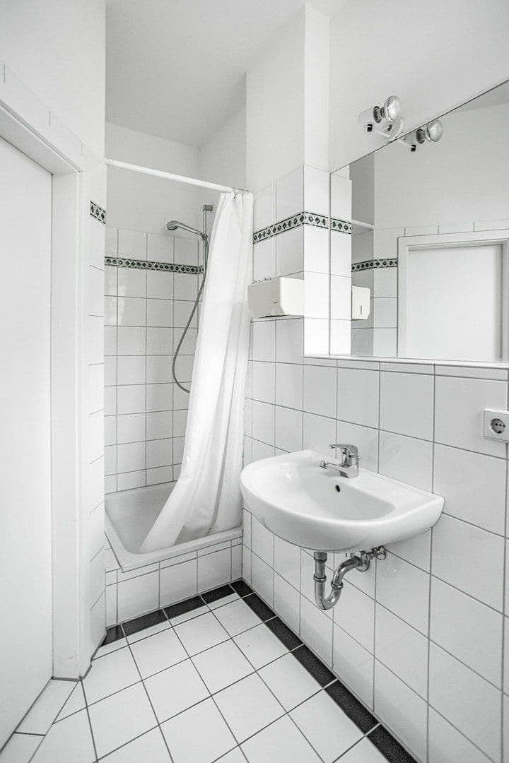 Pronájem kanceláře 44 m², Robert-Heuser-Str. 15, Köln, Severní Porýní-Vestfálsko Pronájem kanceláře 44 m², Robert-Heuser-Str. 15, Köln, Severní Porýní-Vestfálsko