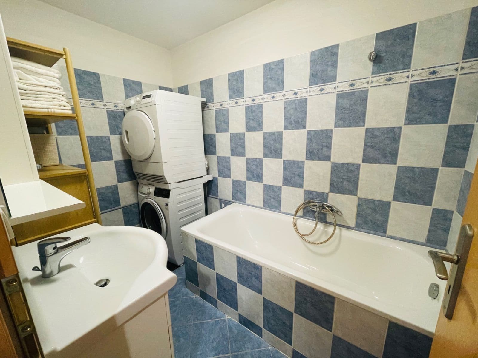 Prodej bytu 2+kk 60 m², Nad Jihlávkou, Jihlava, Kraj Vysočina Prodej bytu 2+kk 60 m², Nad Jihlávkou, Jihlava, Kraj Vysočina