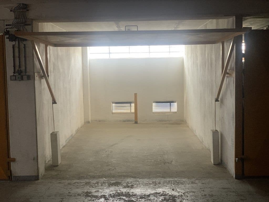 Pronájem garáže 18 m², Holušická, Praha, Praha Pronájem garáže 18 m², Holušická, Praha, Praha
