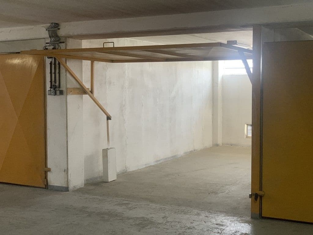 Pronájem garáže 18 m², Holušická, Praha, Praha Pronájem garáže 18 m², Holušická, Praha, Praha