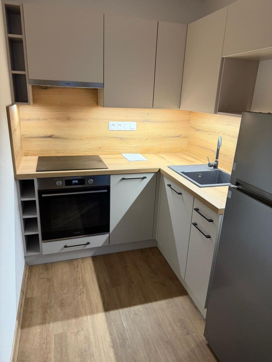 Pronájem bytu 1+kk 36 m², Americká, Kladno, Středočeský kraj Pronájem bytu 1+kk 36 m², Americká, Kladno, Středočeský kraj