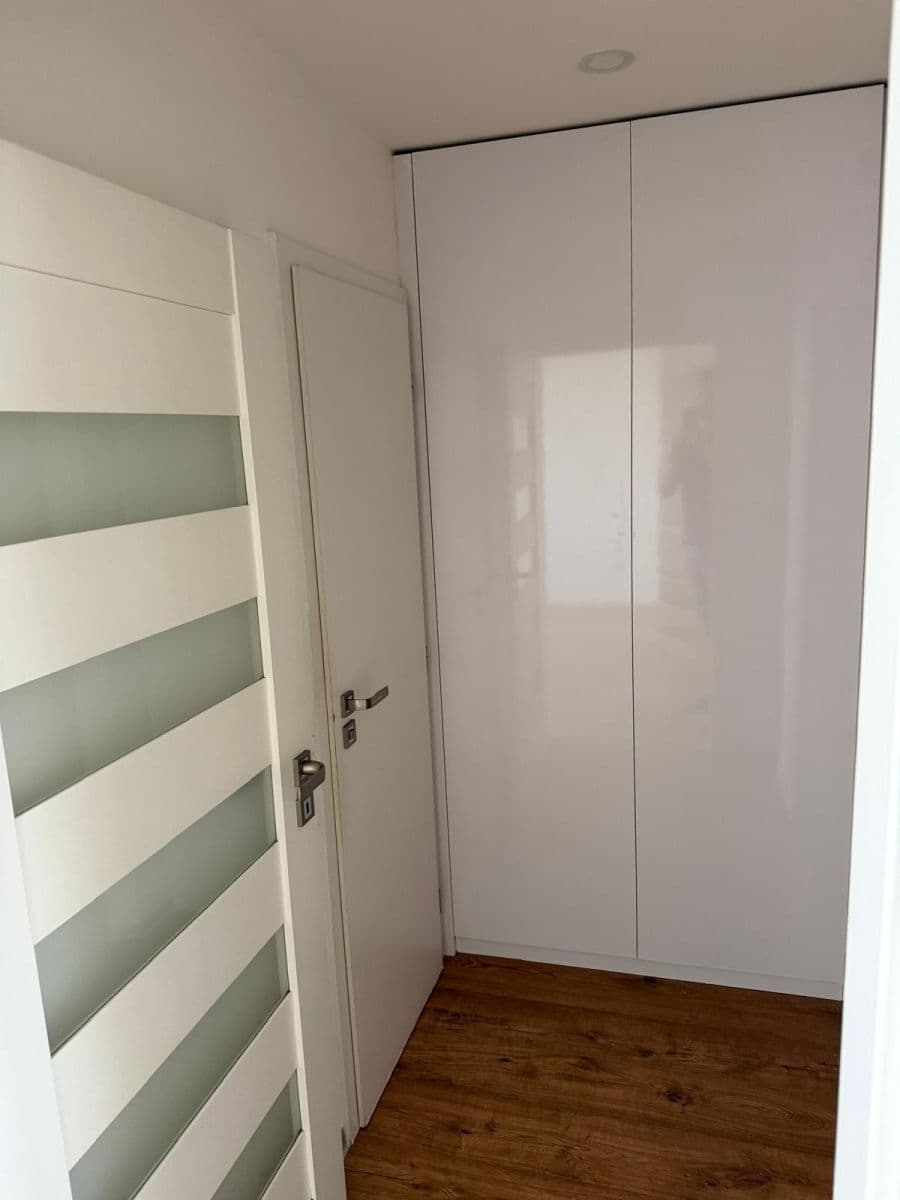 Pronájem bytu 1+kk 36 m², Bělehradská, Pardubice, Pardubický kraj Pronájem bytu 1+kk 36 m², Bělehradská, Pardubice, Pardubický kraj