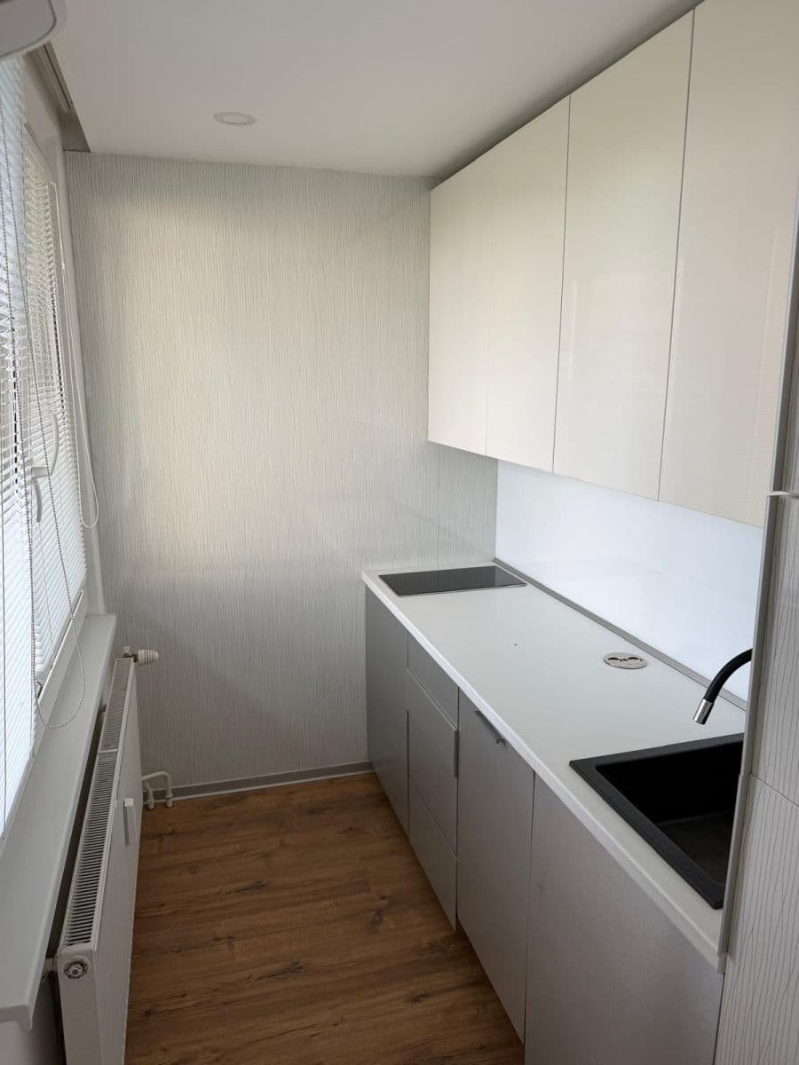 Pronájem bytu 1+kk 36 m², Bělehradská, Pardubice, Pardubický kraj Pronájem bytu 1+kk 36 m², Bělehradská, Pardubice, Pardubický kraj