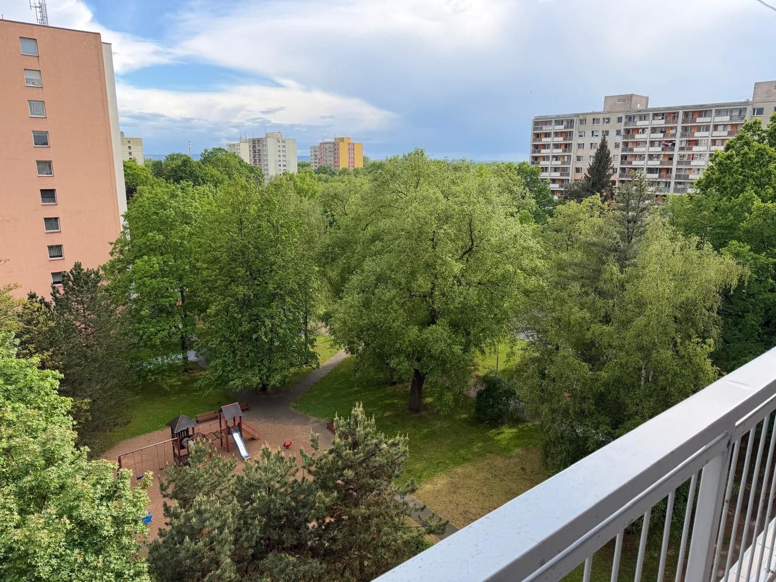 Pronájem bytu 1+kk 36 m², Bělehradská, Pardubice, Pardubický kraj Pronájem bytu 1+kk 36 m², Bělehradská, Pardubice, Pardubický kraj