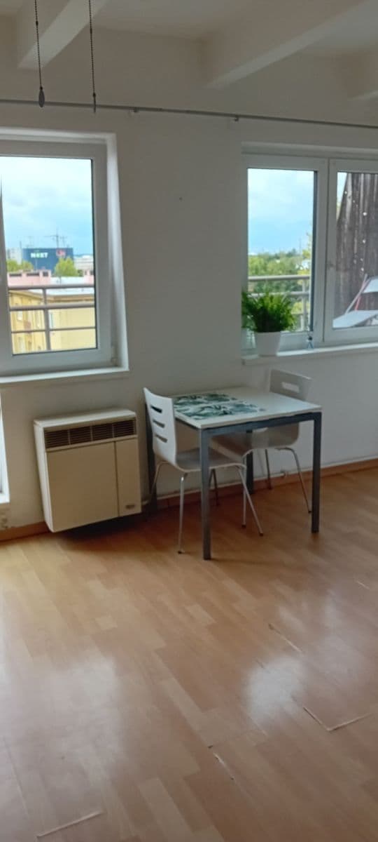 Pronájem bytu 1+kk 30 m², Obětí 6. května, Praha, Praha Pronájem bytu 1+kk 30 m², Obětí 6. května, Praha, Praha
