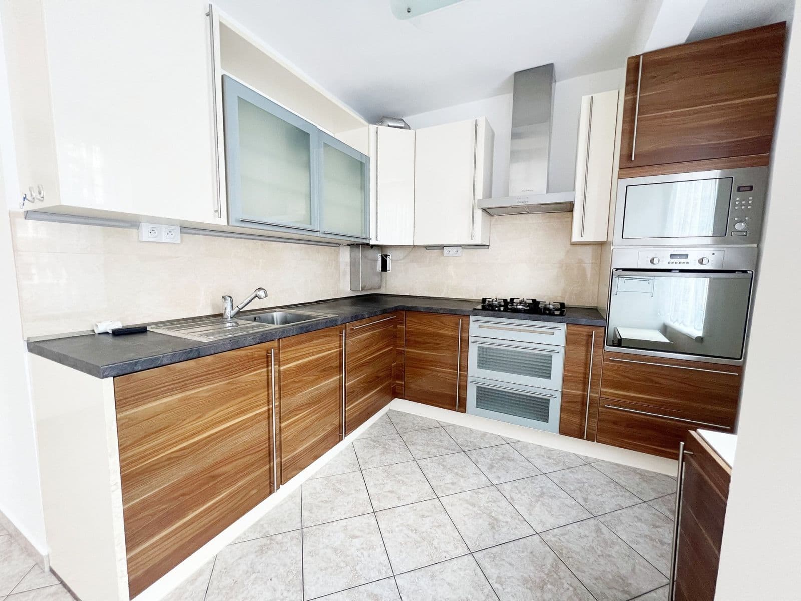 Pronájem bytu 3+1 72 m², Na Šutce, Praha, Praha Pronájem bytu 3+1 72 m², Na Šutce, Praha, Praha