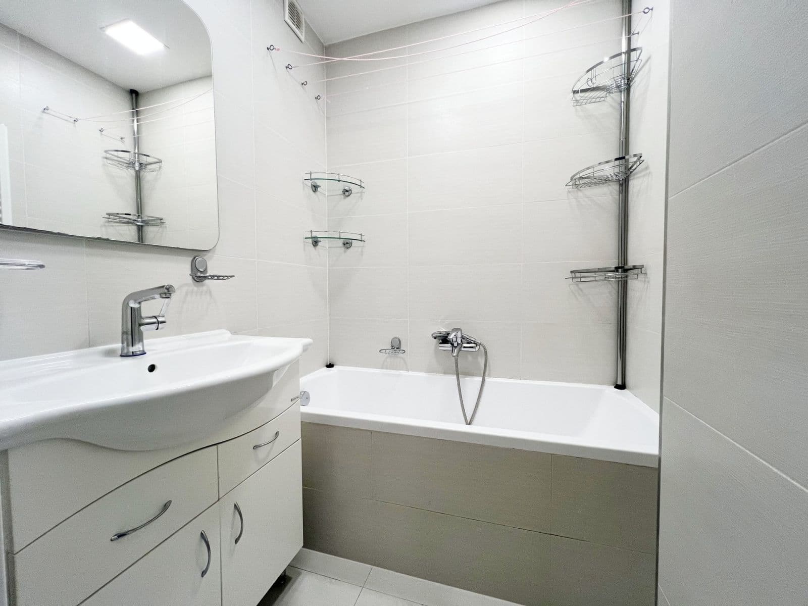 Pronájem bytu 3+1 72 m², Na Šutce, Praha, Praha Pronájem bytu 3+1 72 m², Na Šutce, Praha, Praha