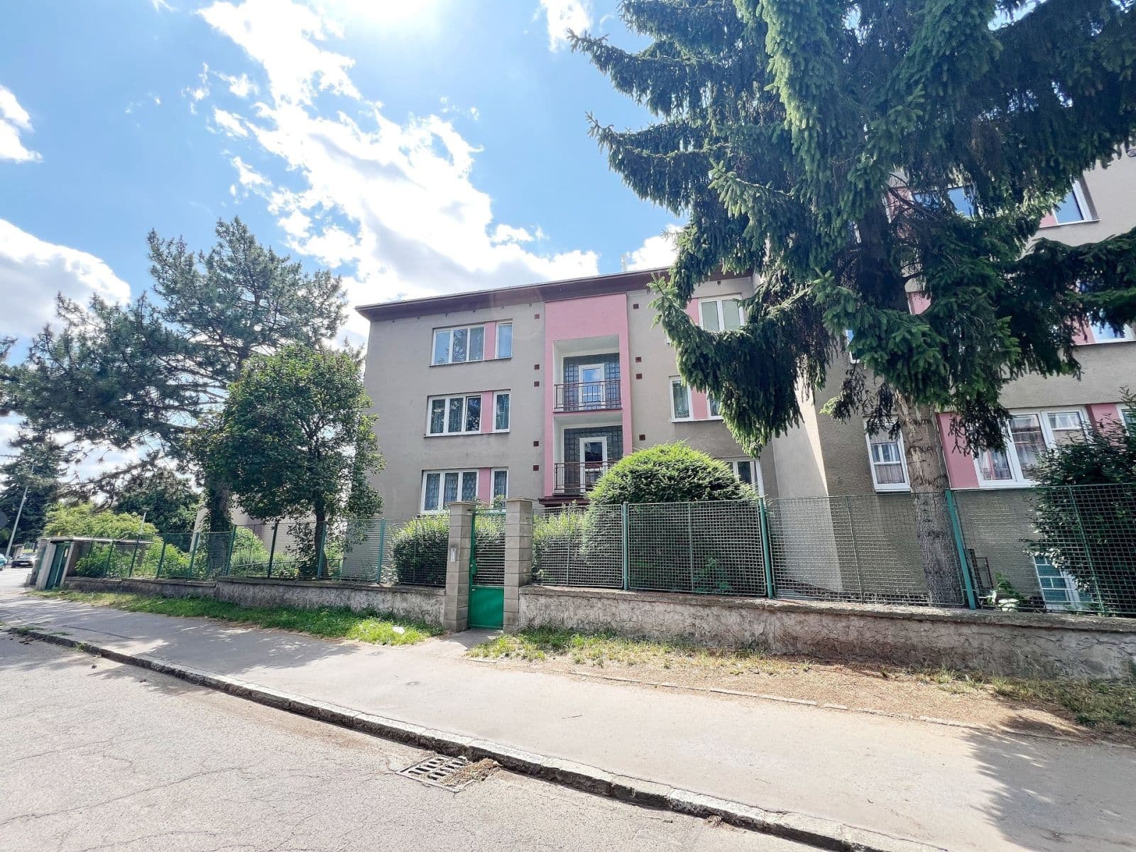 Pronájem bytu 3+1 72 m², Na Šutce, Praha, Praha Pronájem bytu 3+1 72 m², Na Šutce, Praha, Praha